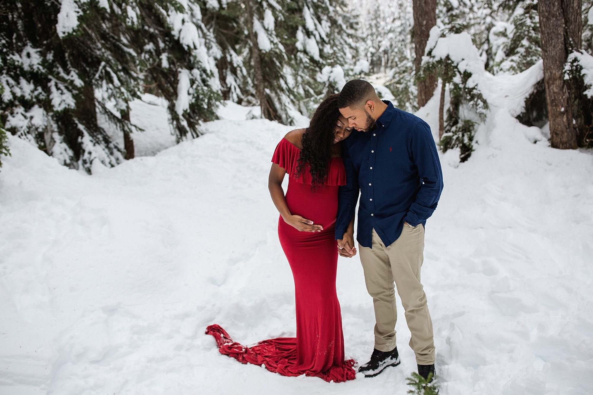 snoqualmie pass maternity session | Seattle maternity photographer | snow maternity session