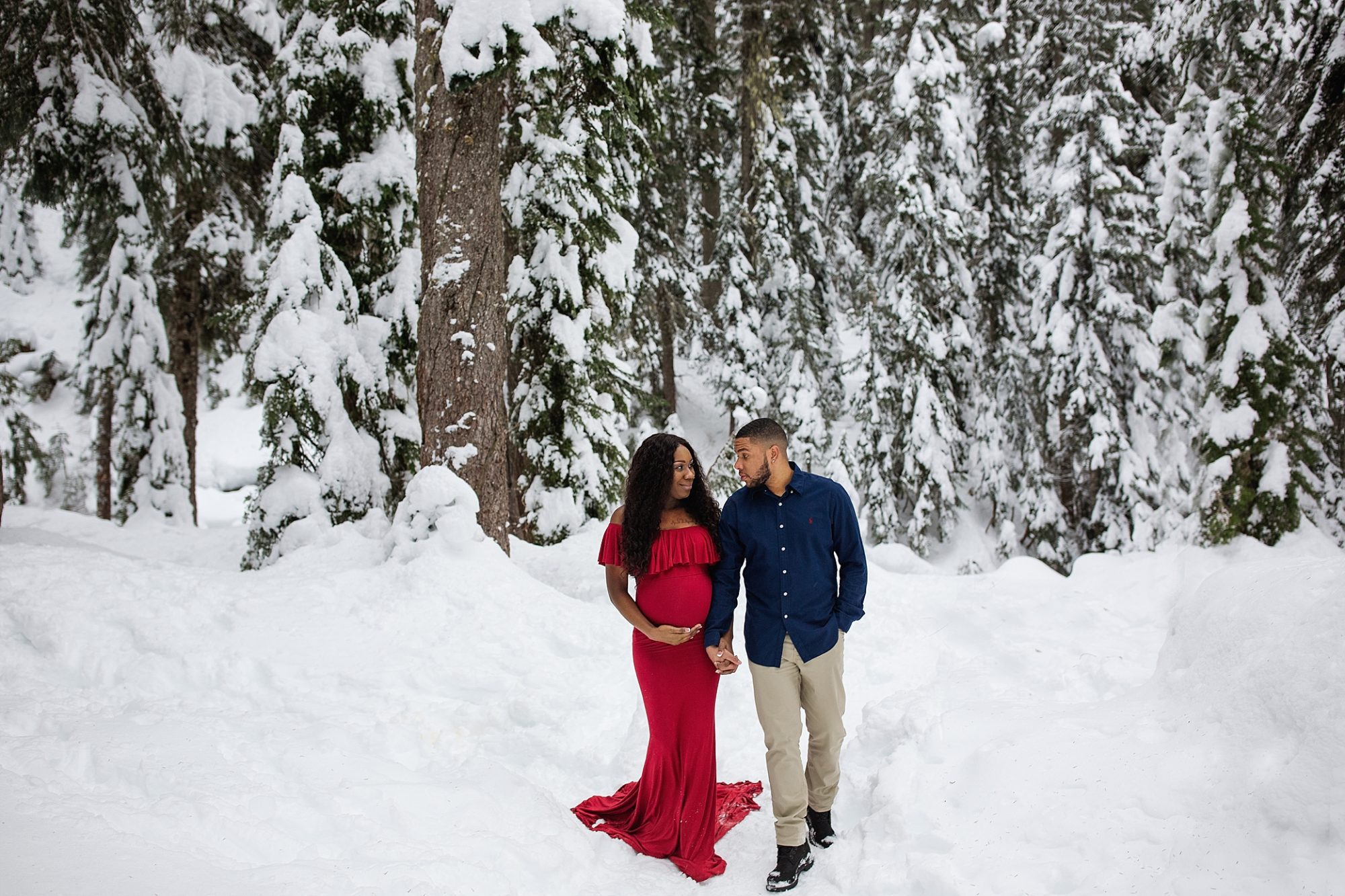 snoqualmie pass maternity session | Seattle maternity photographer | snow maternity session