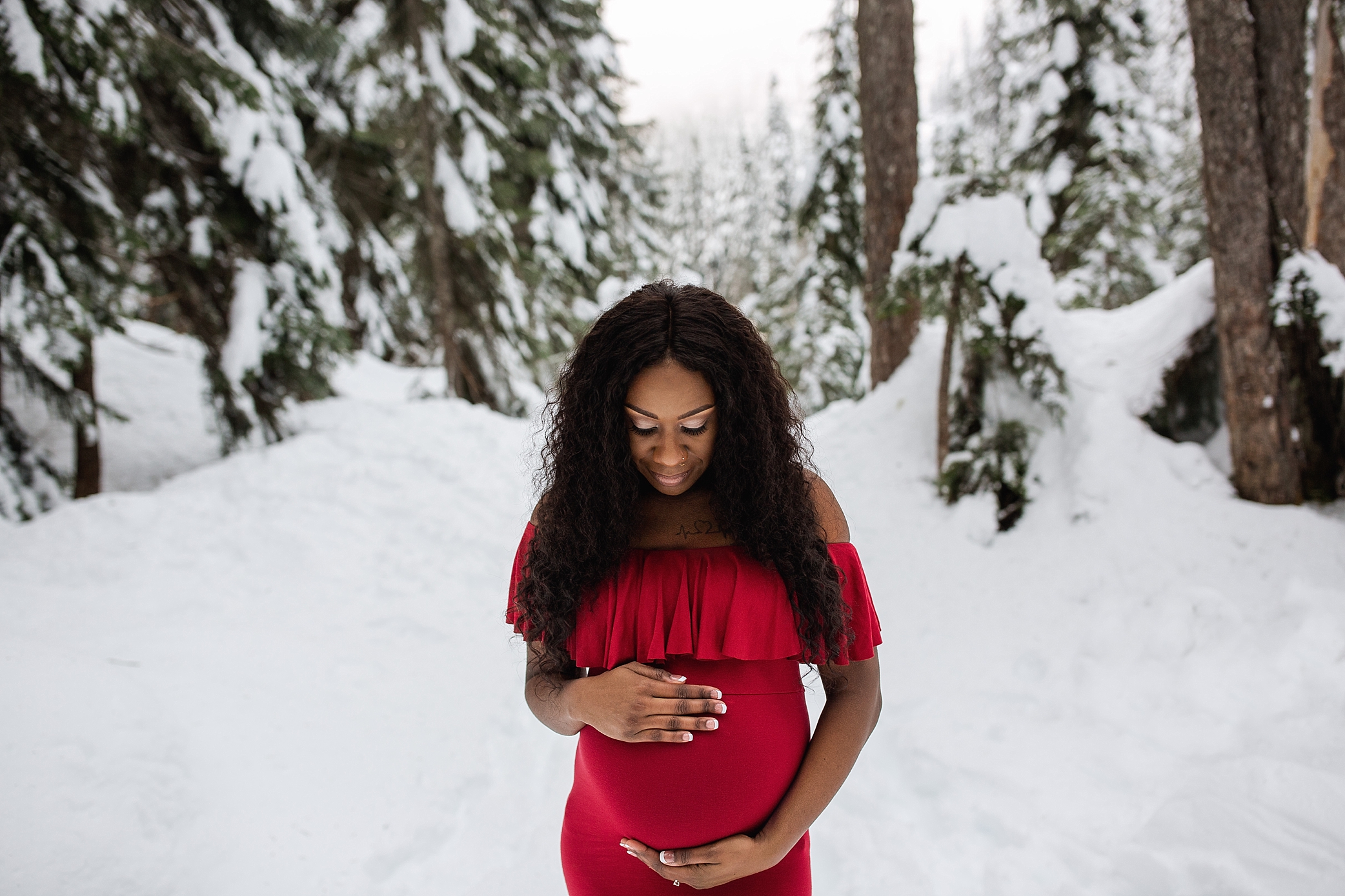 snoqualmie pass maternity session | Seattle maternity photographer | snow maternity session