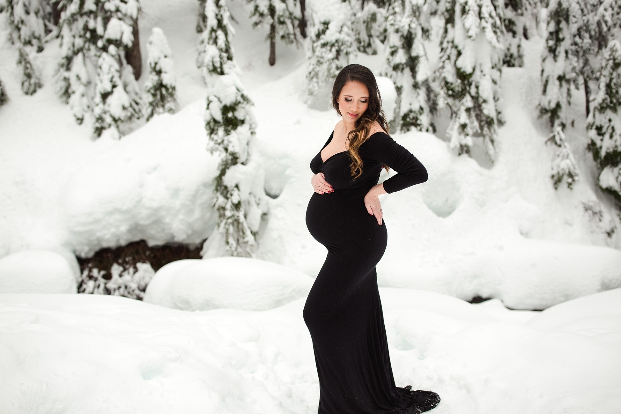 winter snow maternity session | snoqualmie pass beauty photographer