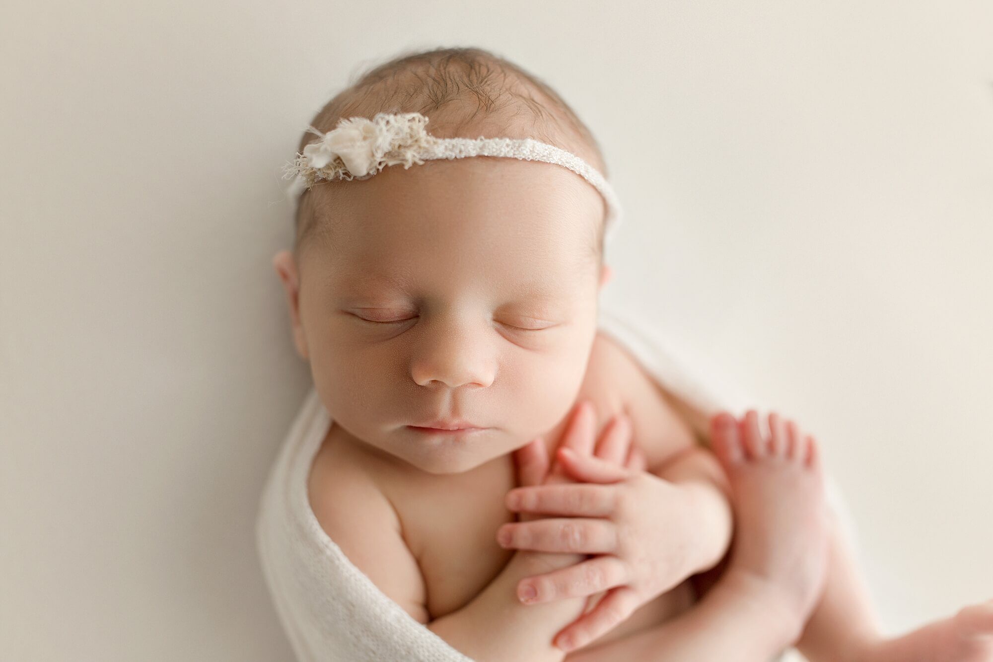 newborn baby photographer Puyallup | girl posed session