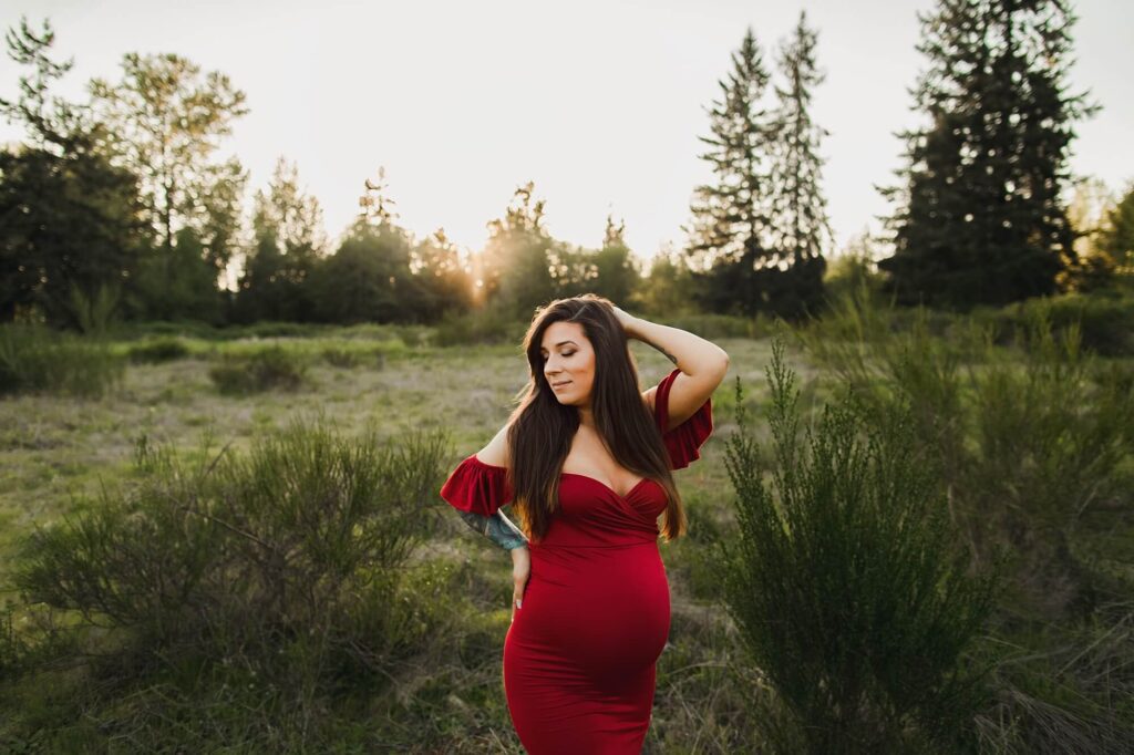 sunset maternity session in puyallup wa by best newborn photographer Christina Mae Photography