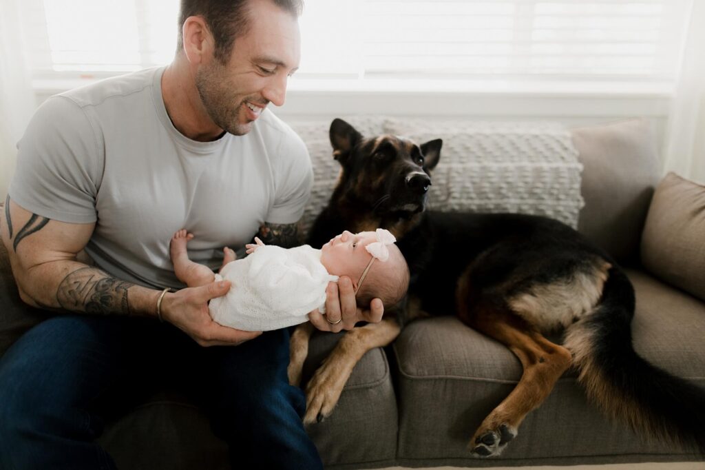 maple valley Washington lifestyle newborn family photography session with cat and dog