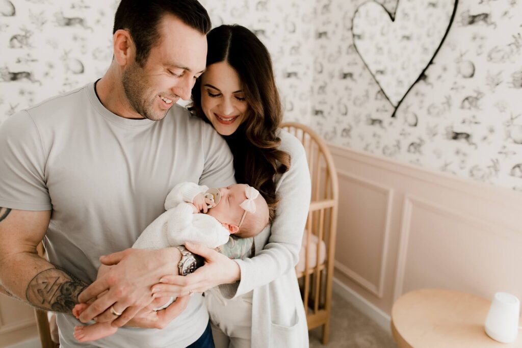 maple valley Washington lifestyle newborn family photography session with cat and dog