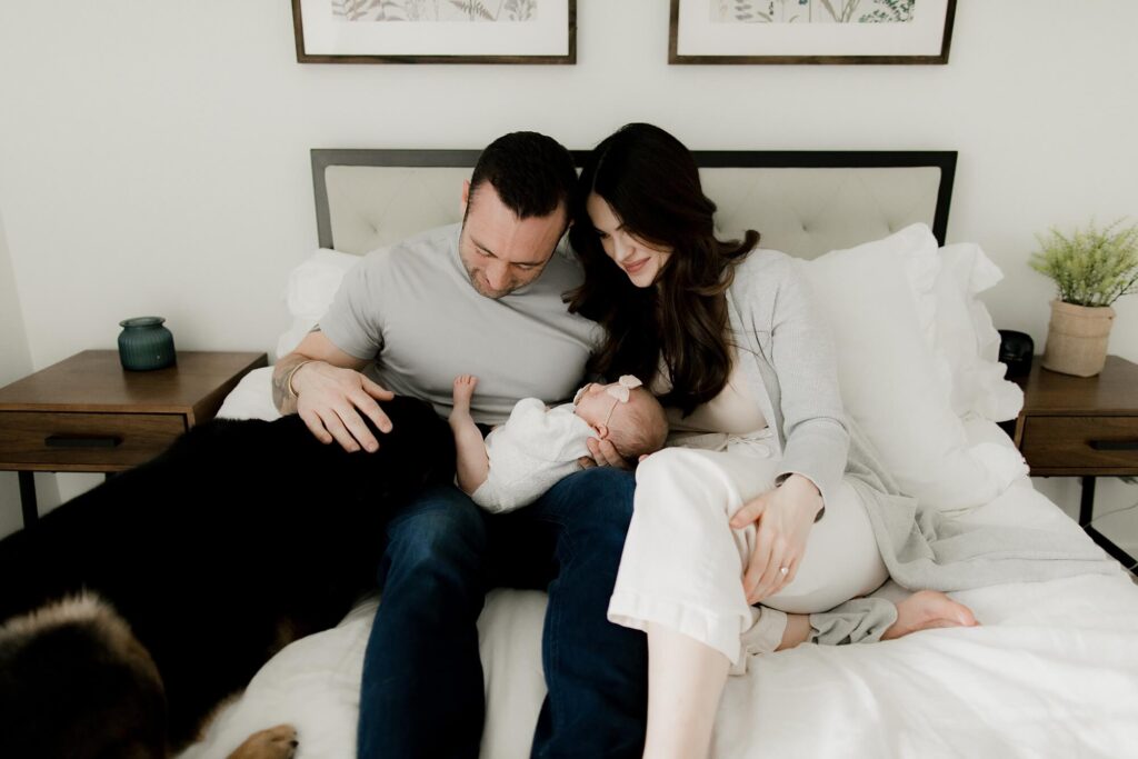 maple valley Washington lifestyle newborn family photography session with cat and dog