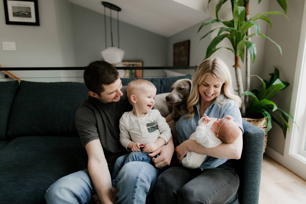 lifestyle newborn family photography session in Snoqualmie north bend washington