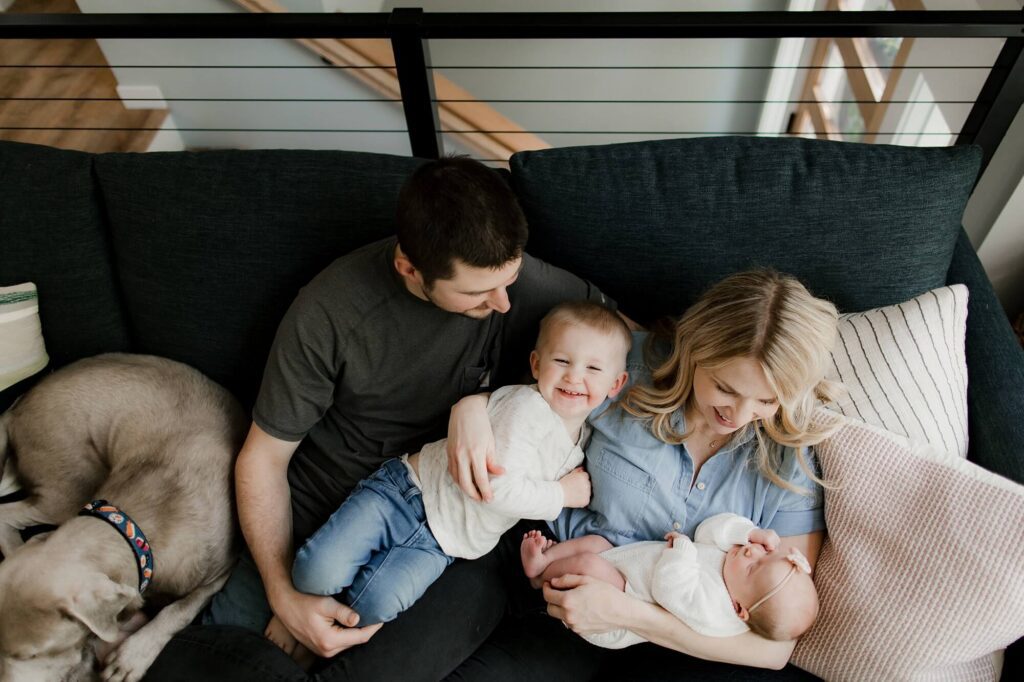 lifestyle newborn family photography session in Snoqualmie north bend washington