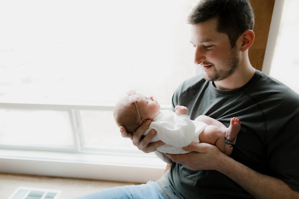 lifestyle newborn family photography session in Snoqualmie north bend washington