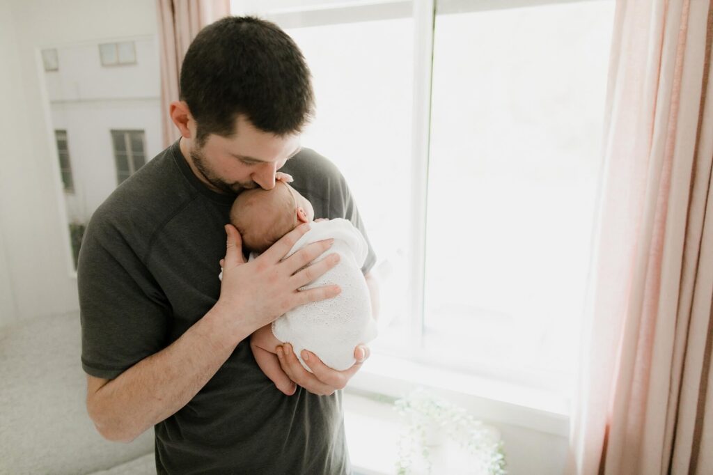 lifestyle newborn family photography session in Snoqualmie north bend washington