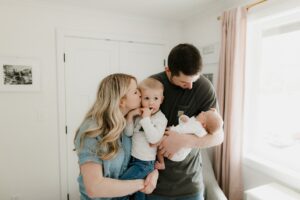 lifestyle newborn family photography session in Snoqualmie north bend washington