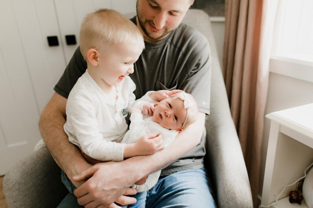 lifestyle newborn family photography session in Snoqualmie north bend washington