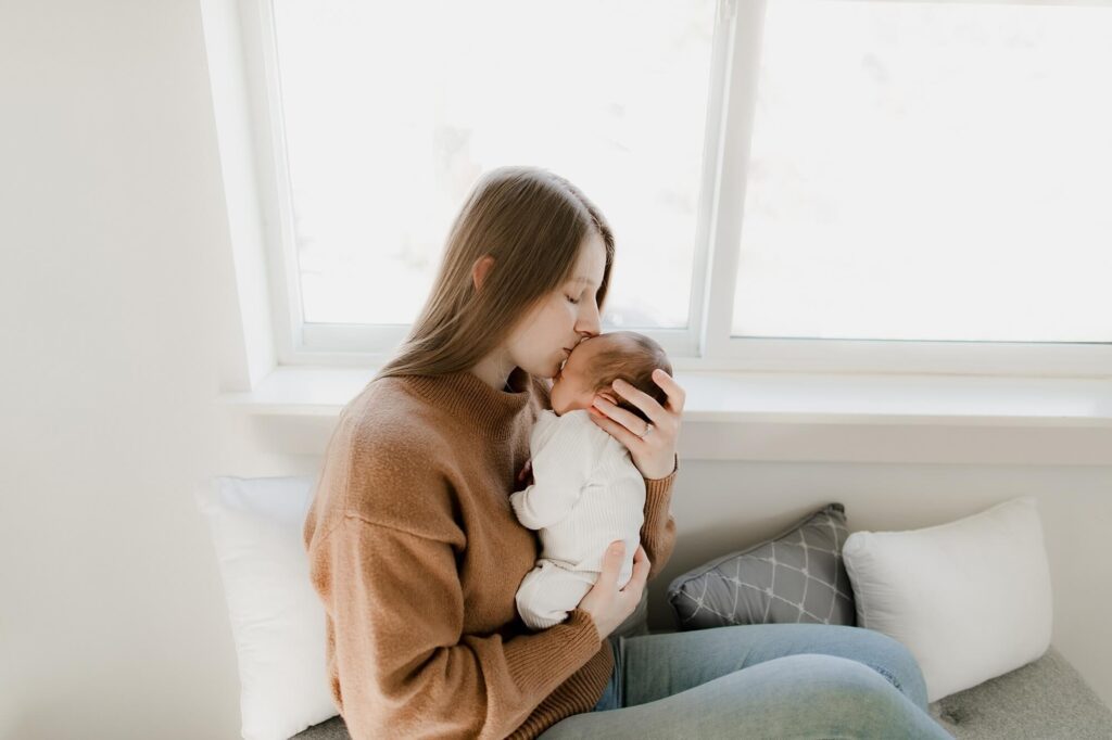 seattle lifestyle family newborn photographer