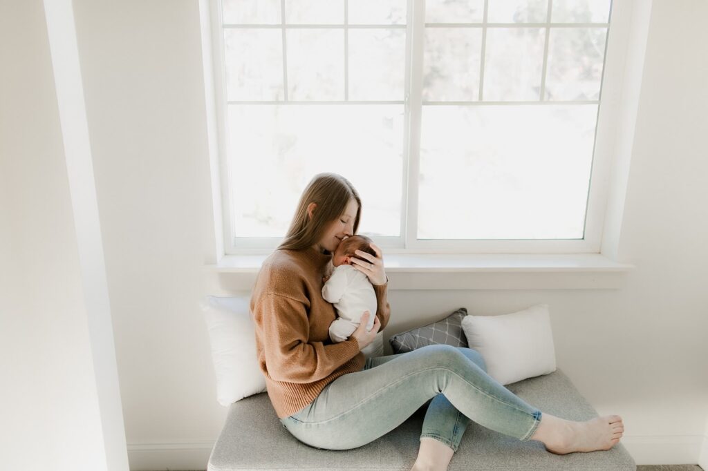 seattle lifestyle family newborn photographer