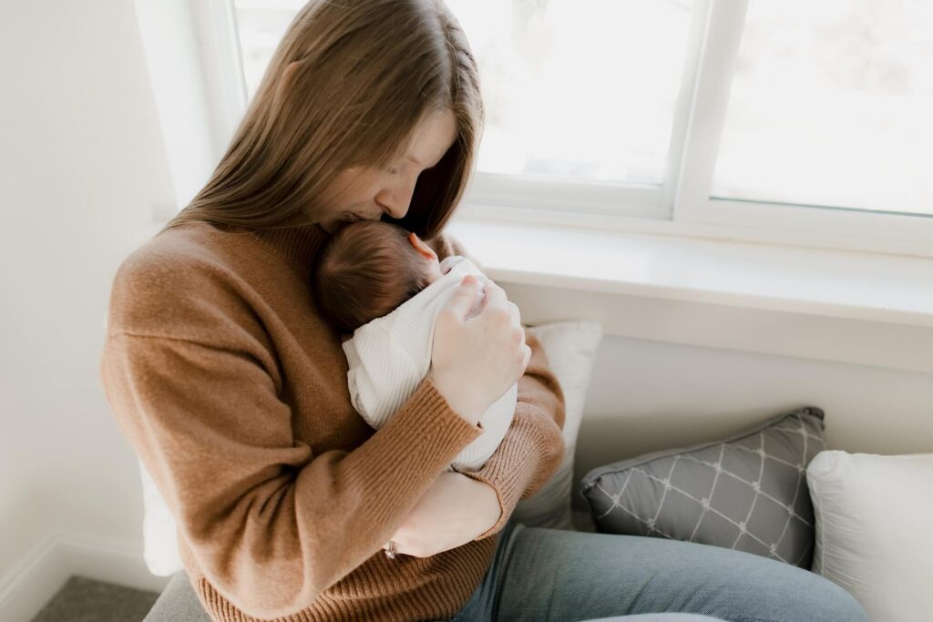 seattle lifestyle family newborn photographer