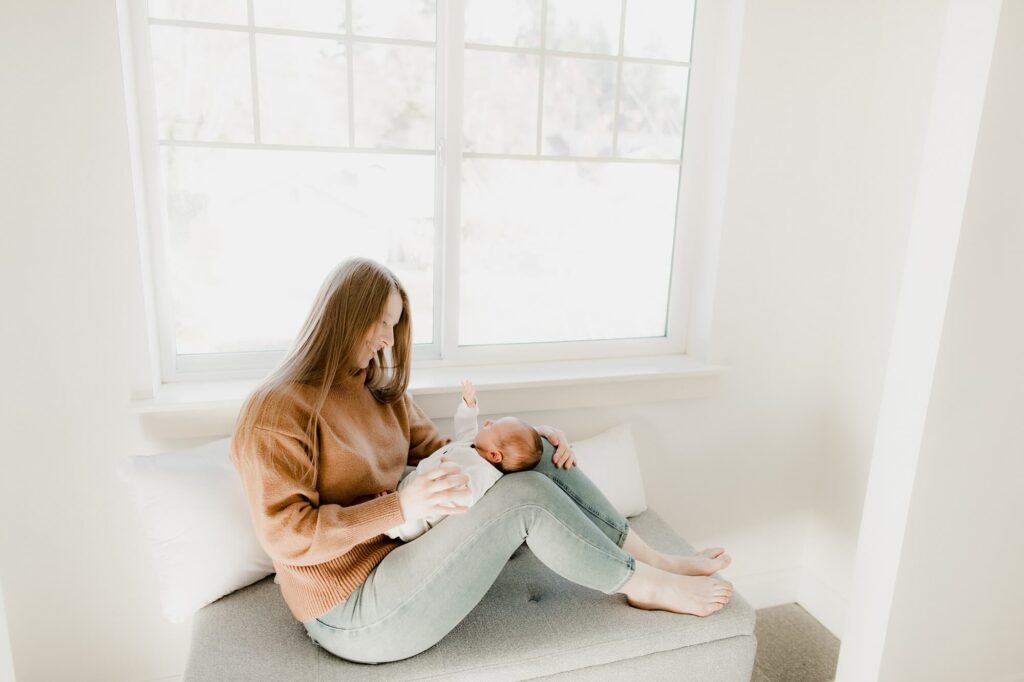 seattle lifestyle family newborn photographer