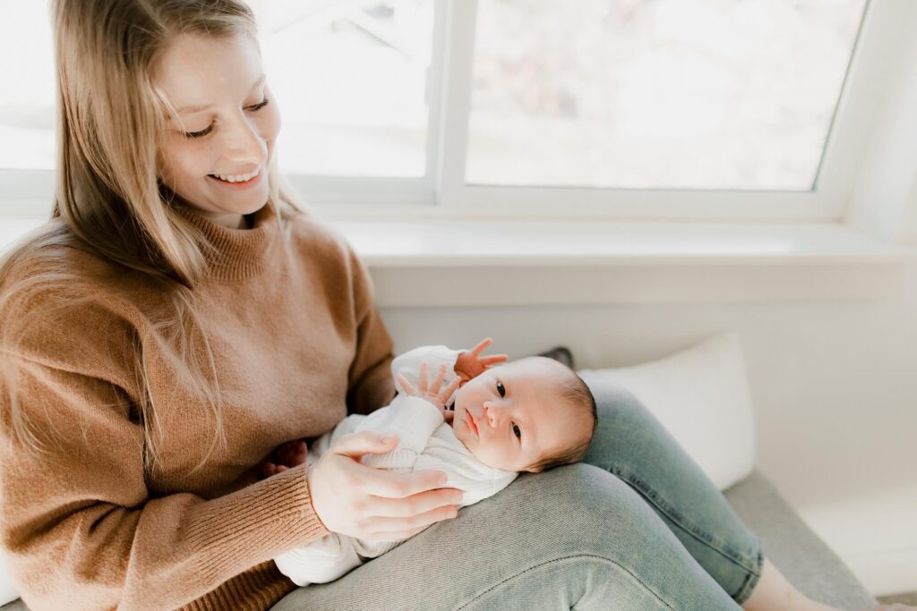 seattle lifestyle family newborn photographer