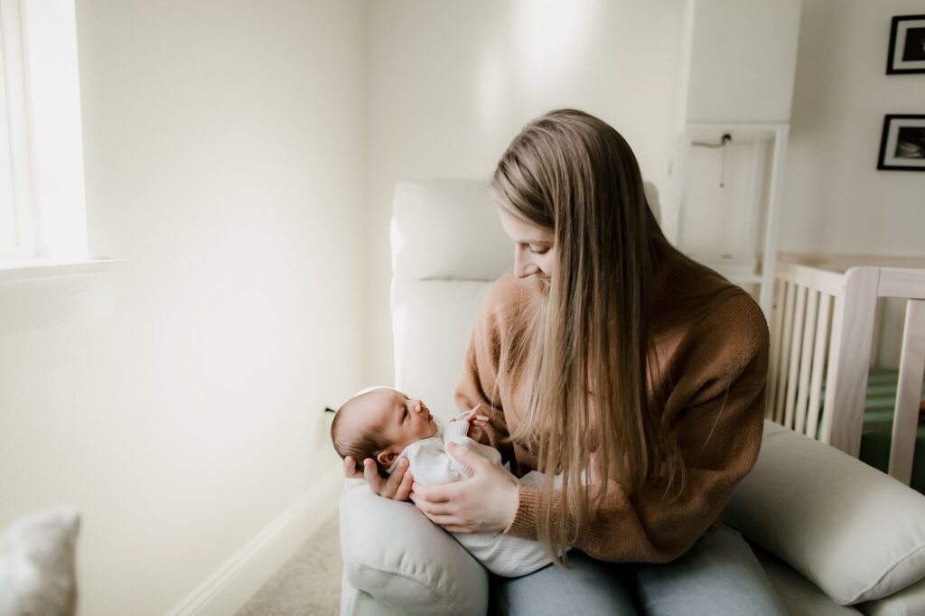 seattle lifestyle family newborn photographer