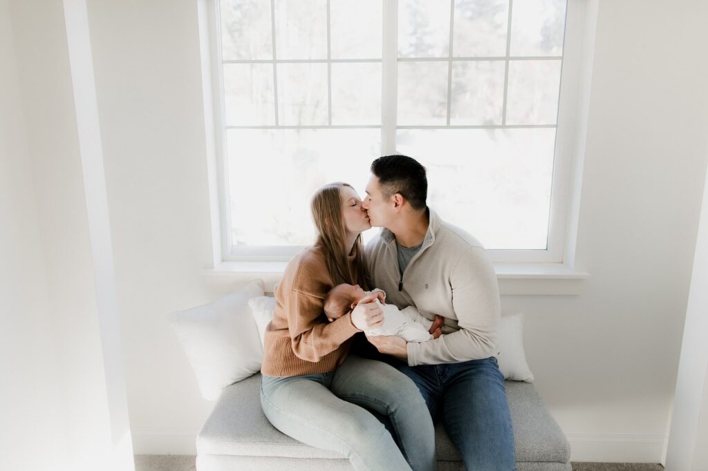 seattle lifestyle family newborn photographer