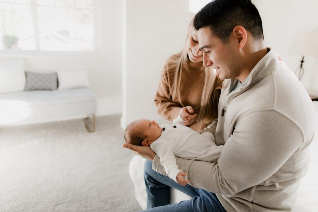 seattle lifestyle family newborn photographer