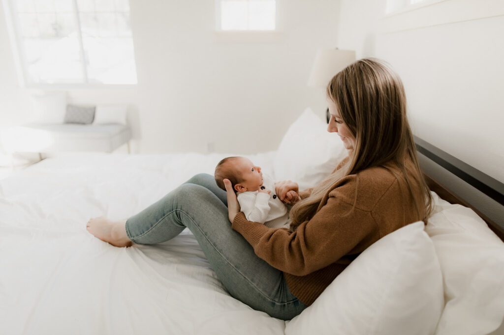 seattle lifestyle family newborn photographer