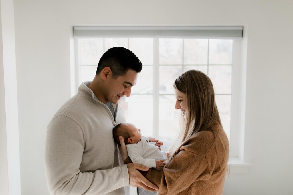 seattle lifestyle family newborn photographer