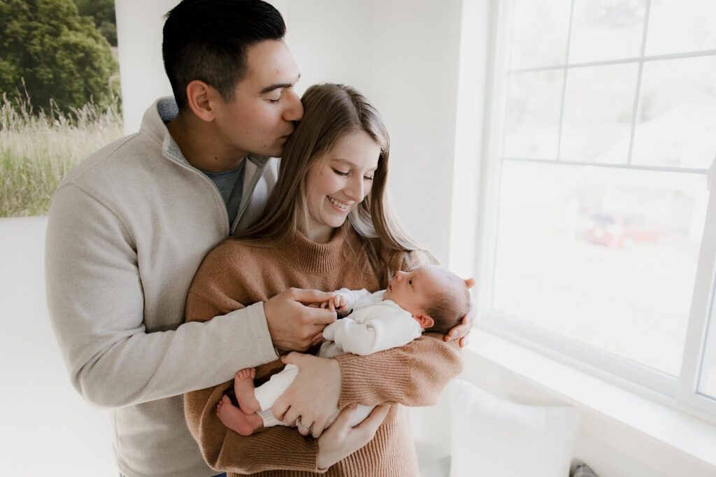 seattle lifestyle family newborn photographer