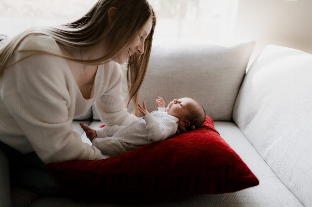 seattle lifestyle family newborn photographer