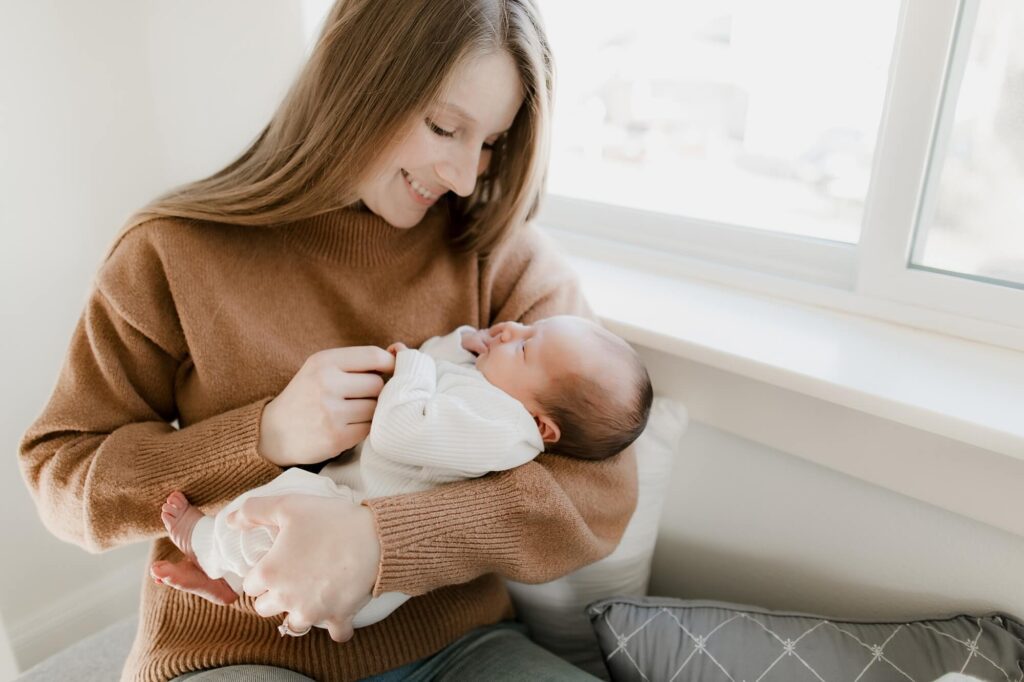 seattle lifestyle family newborn photographer