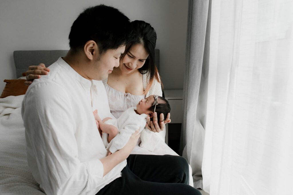 seattle lifestyle newborn family photographer with grandparents