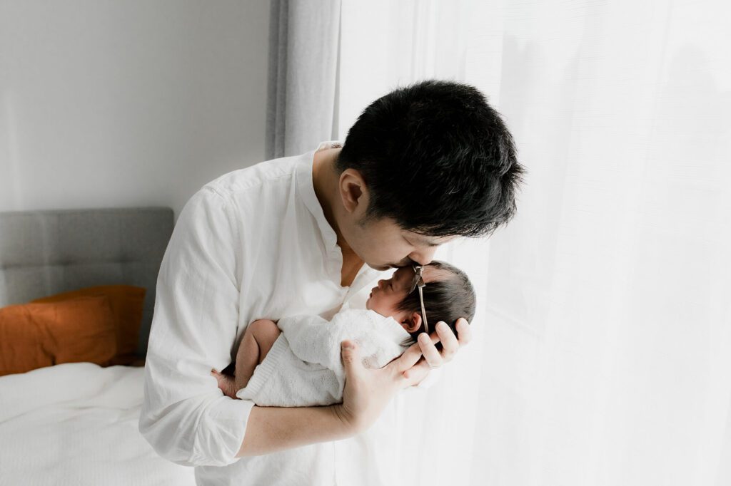 seattle lifestyle newborn family photographer with grandparents