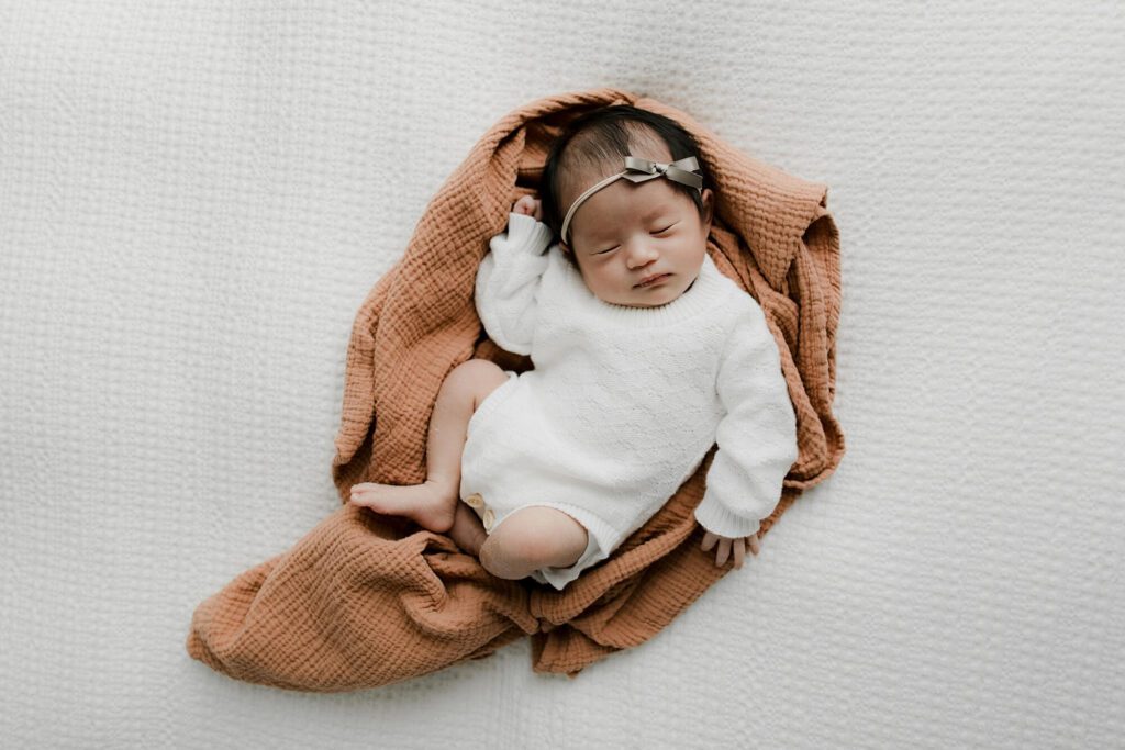 seattle lifestyle newborn family photographer with grandparents