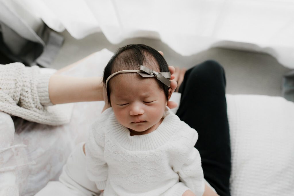 seattle lifestyle newborn family photographer with grandparents