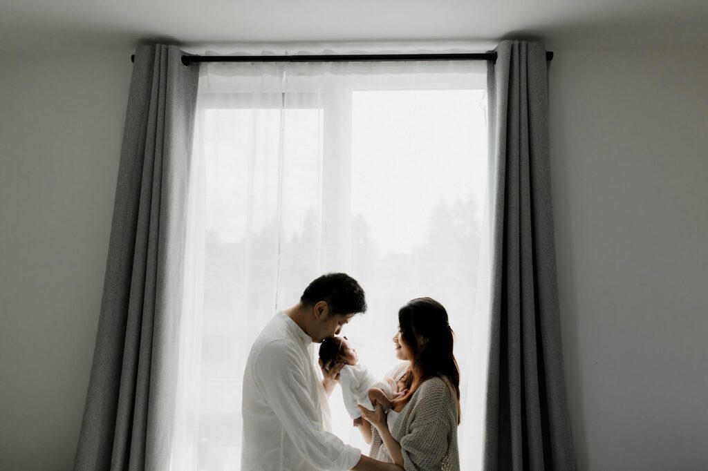 seattle lifestyle newborn family photographer with grandparents