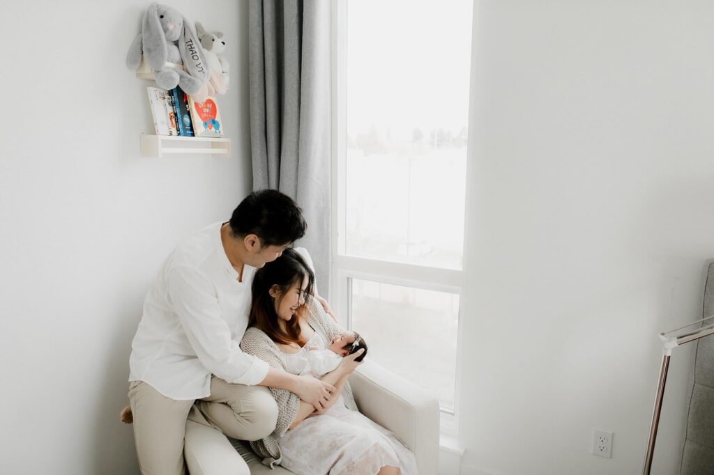 seattle lifestyle newborn family photographer with grandparents