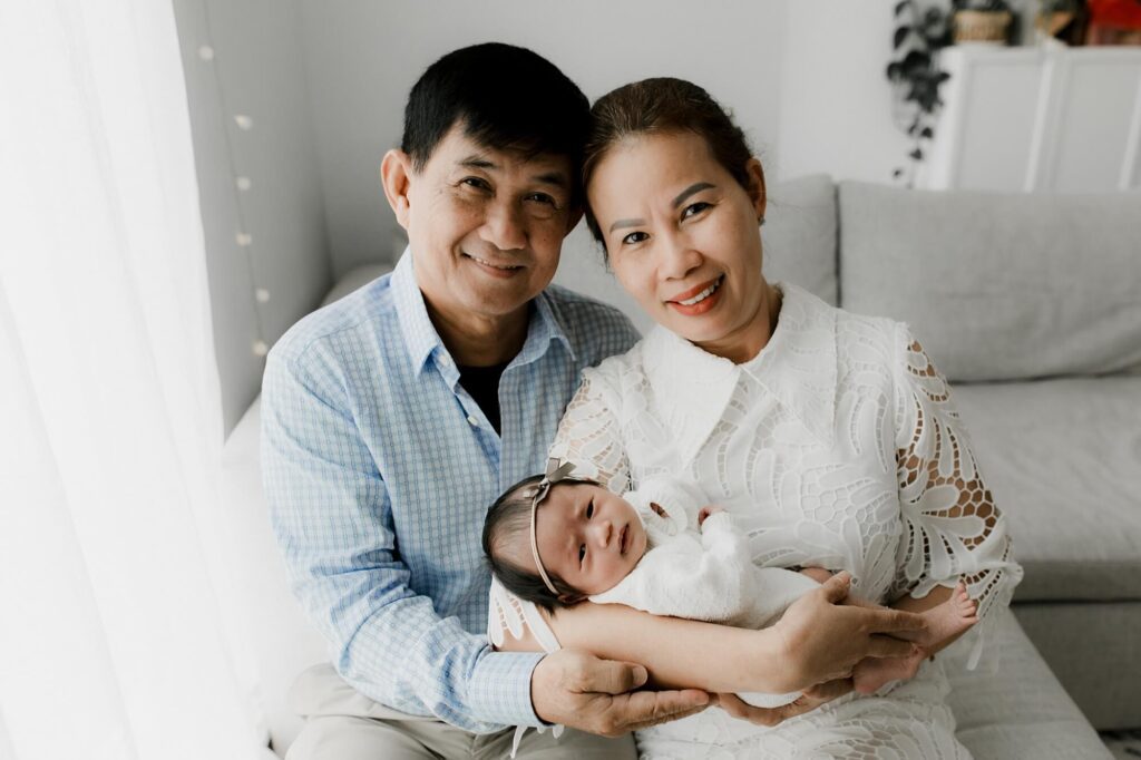seattle lifestyle newborn family photographer with grandparents