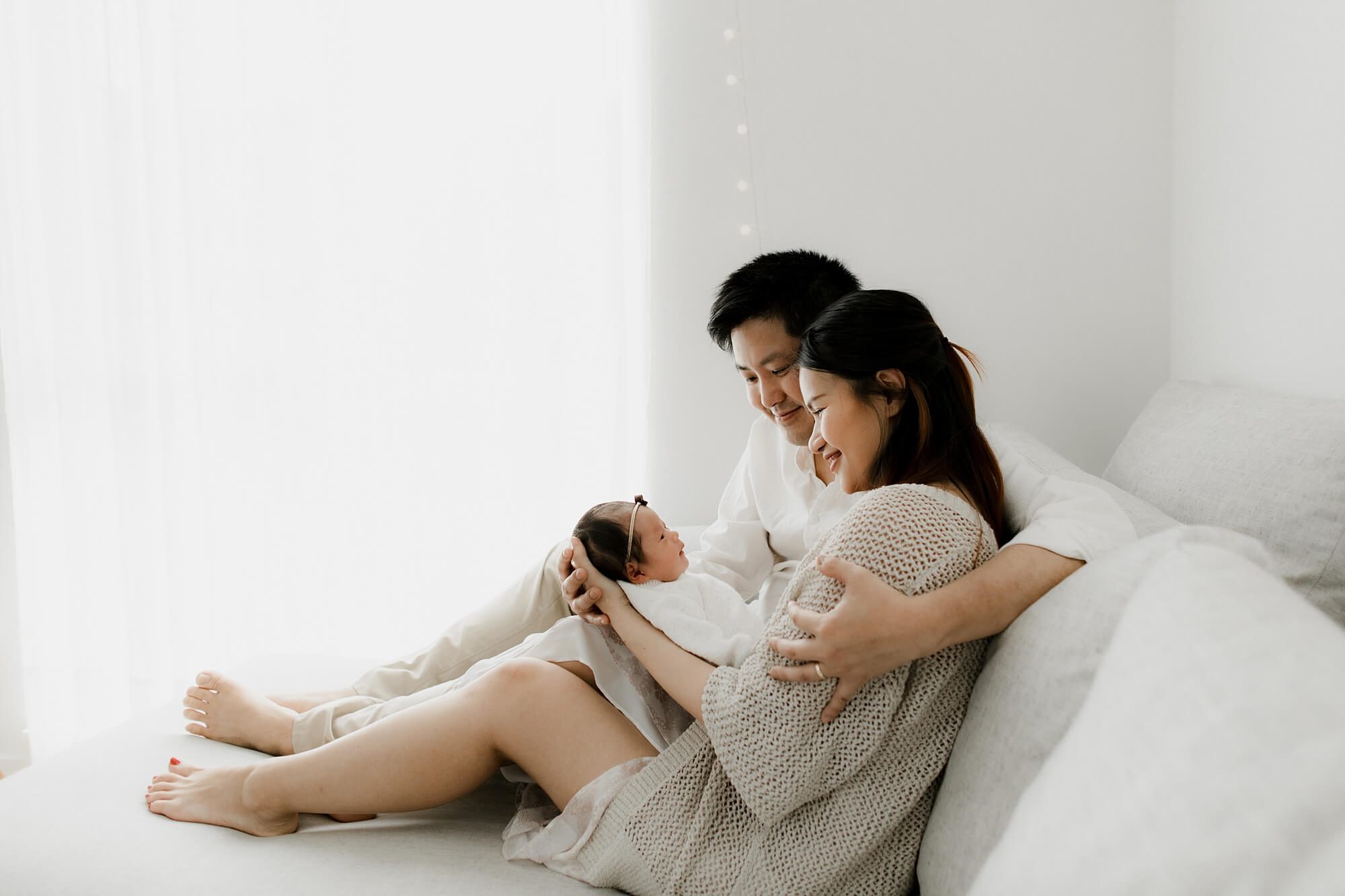 seattle lifestyle newborn family photographer with grandparents