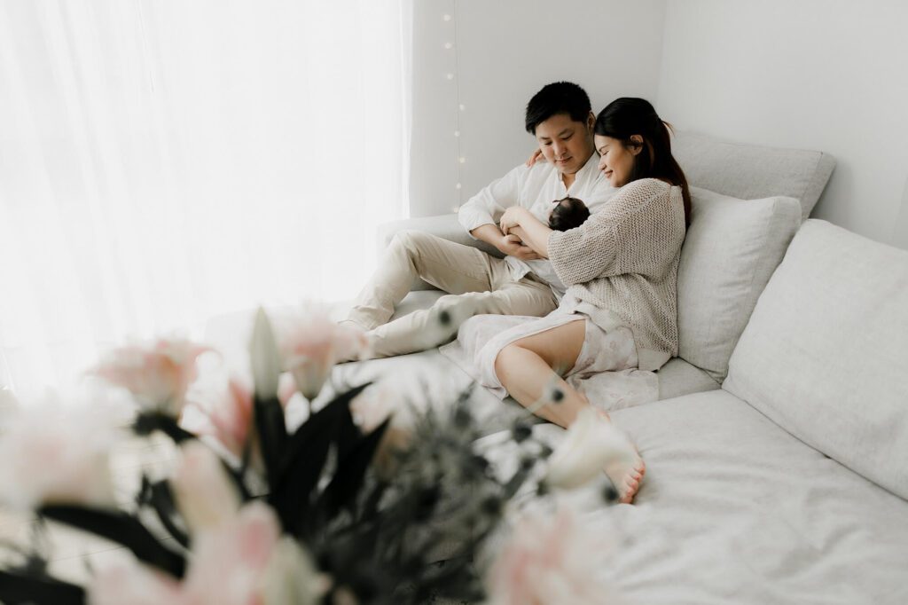 seattle lifestyle newborn family photographer with grandparents