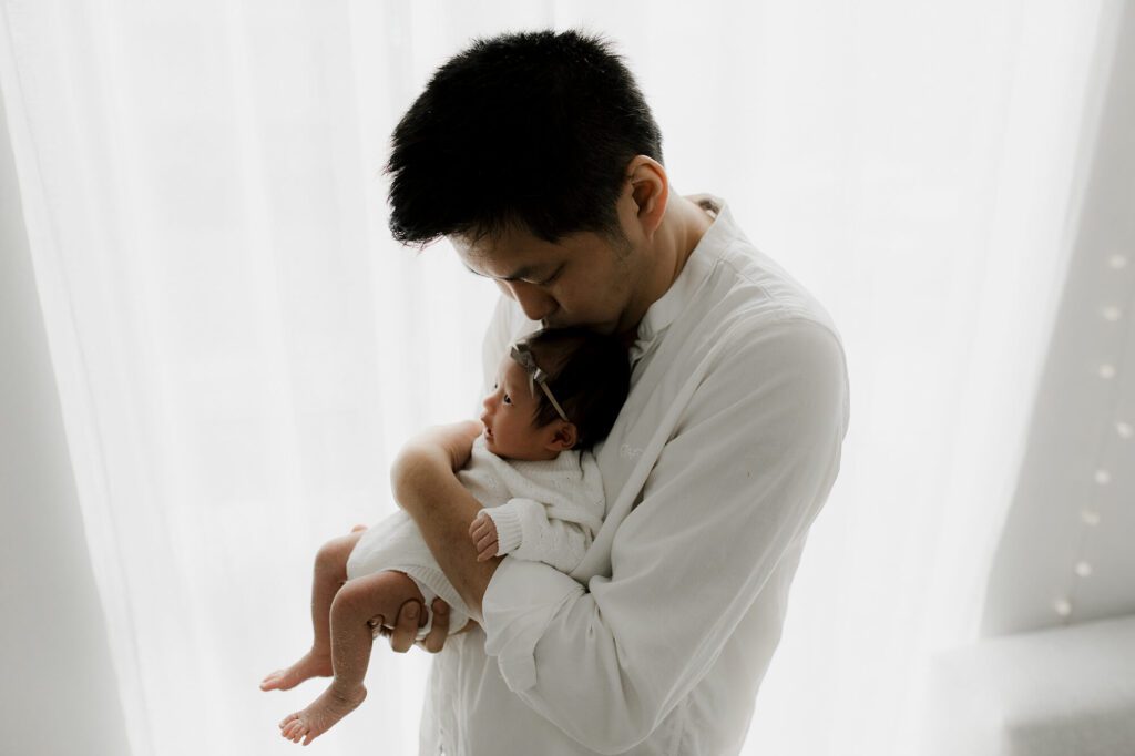 seattle lifestyle newborn family photographer with grandparents