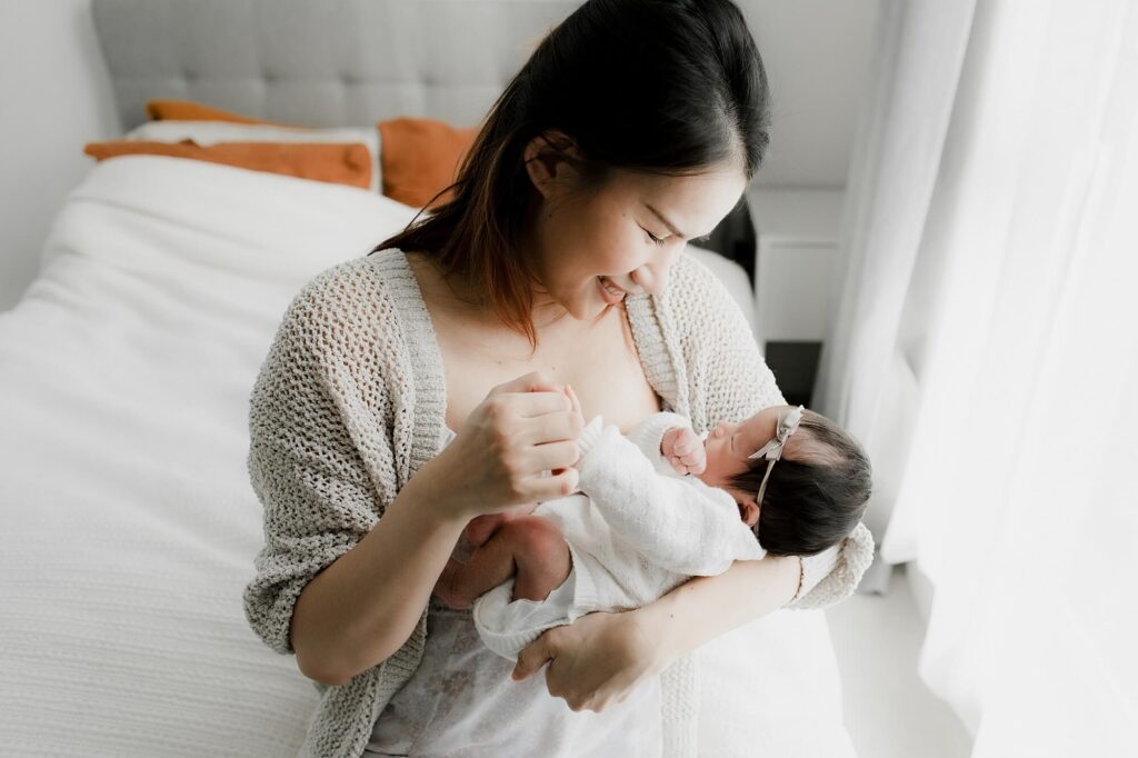 seattle lifestyle newborn family photographer with grandparents