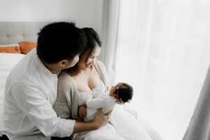 seattle lifestyle newborn family photographer with grandparents