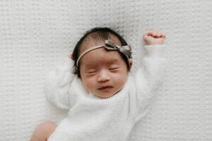 seattle lifestyle newborn family photographer with grandparents