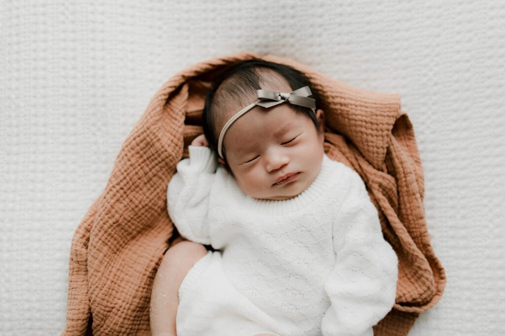 seattle lifestyle newborn family photographer with grandparents