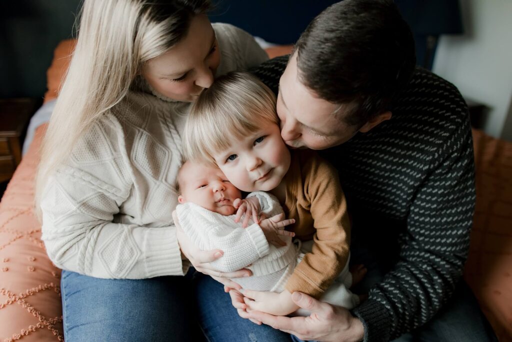 lifestyle newborn photographer Des Moines wa
