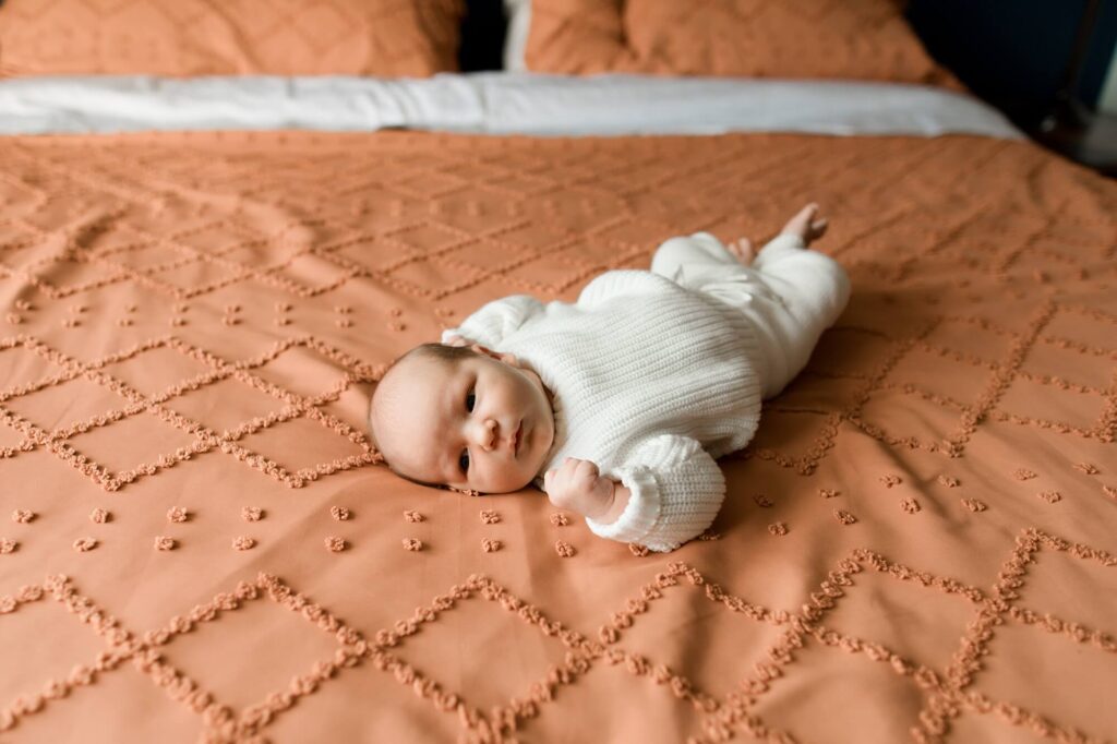 lifestyle newborn photographer Des Moines wa