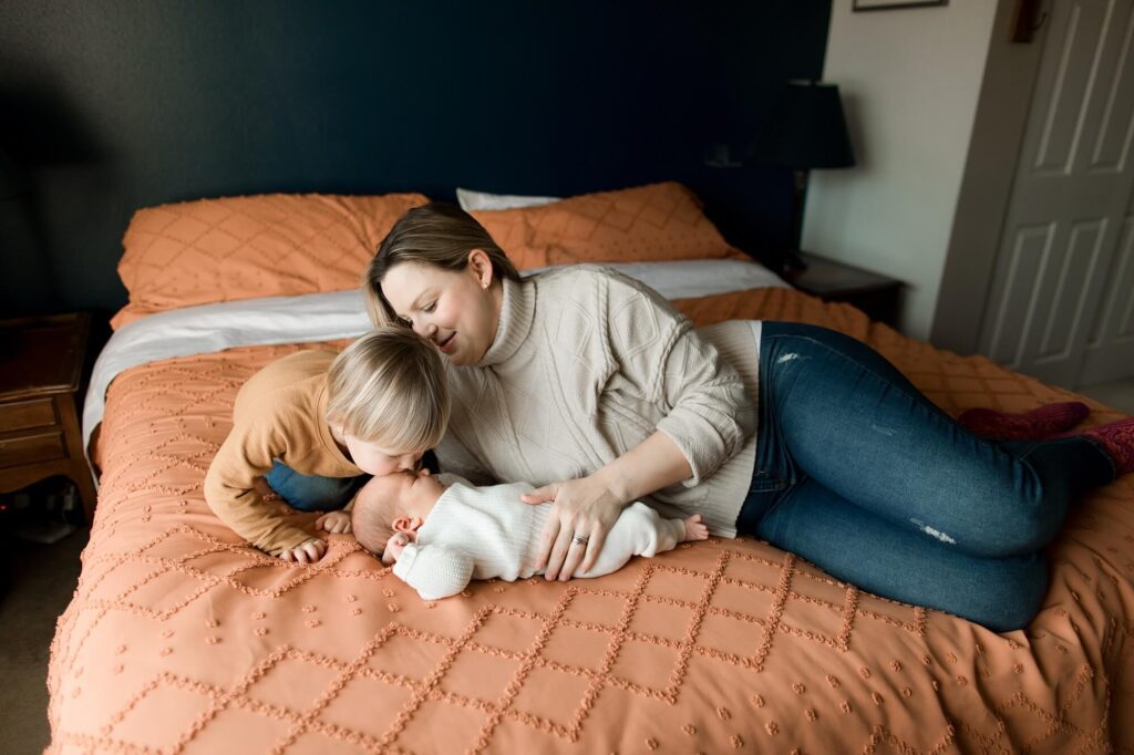 lifestyle newborn photographer Des Moines wa