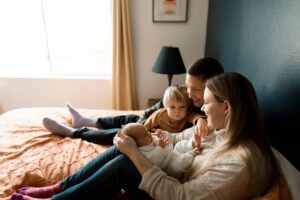 lifestyle newborn photographer Des Moines wa