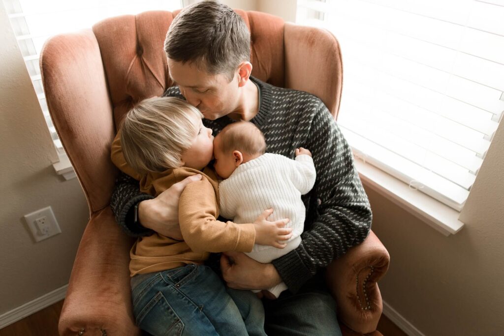 lifestyle newborn photographer Des Moines wa