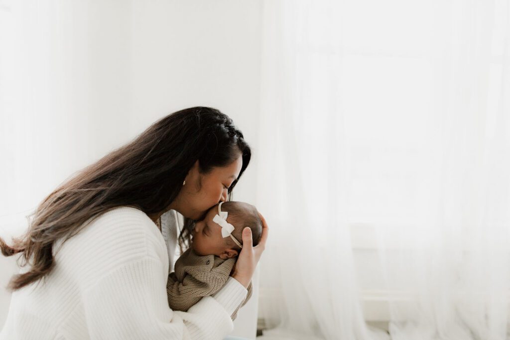 seattle studio lifestyle newborn family photographer