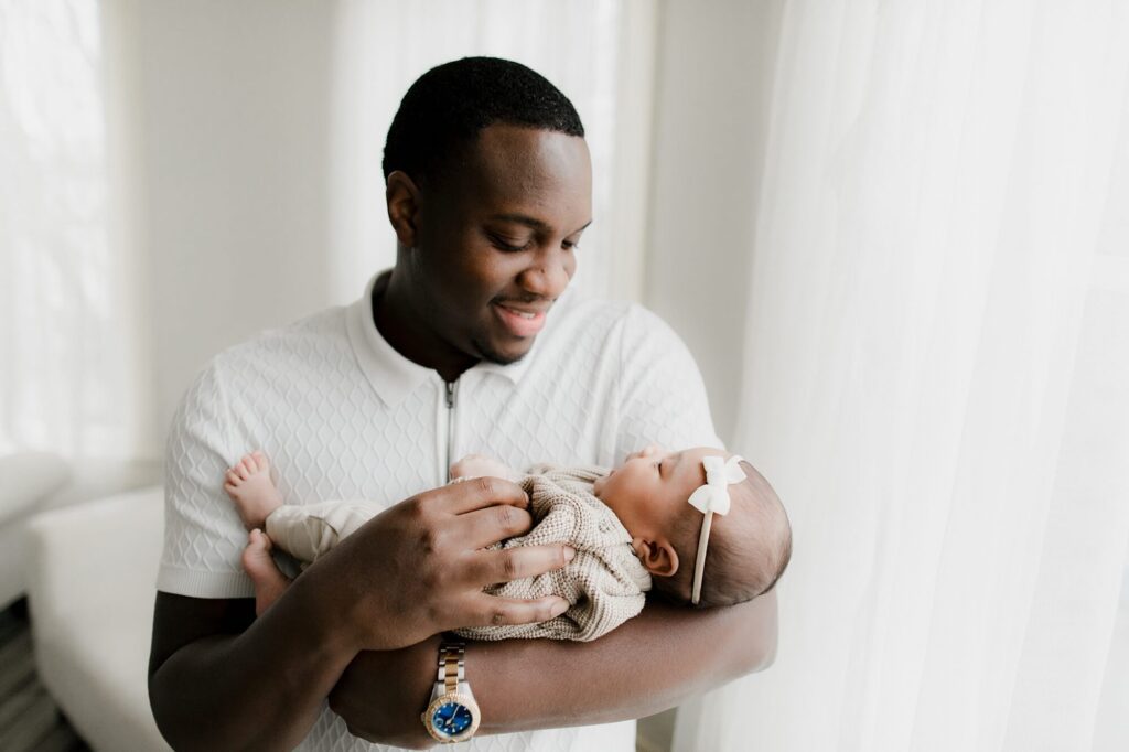 seattle studio lifestyle newborn family photographer