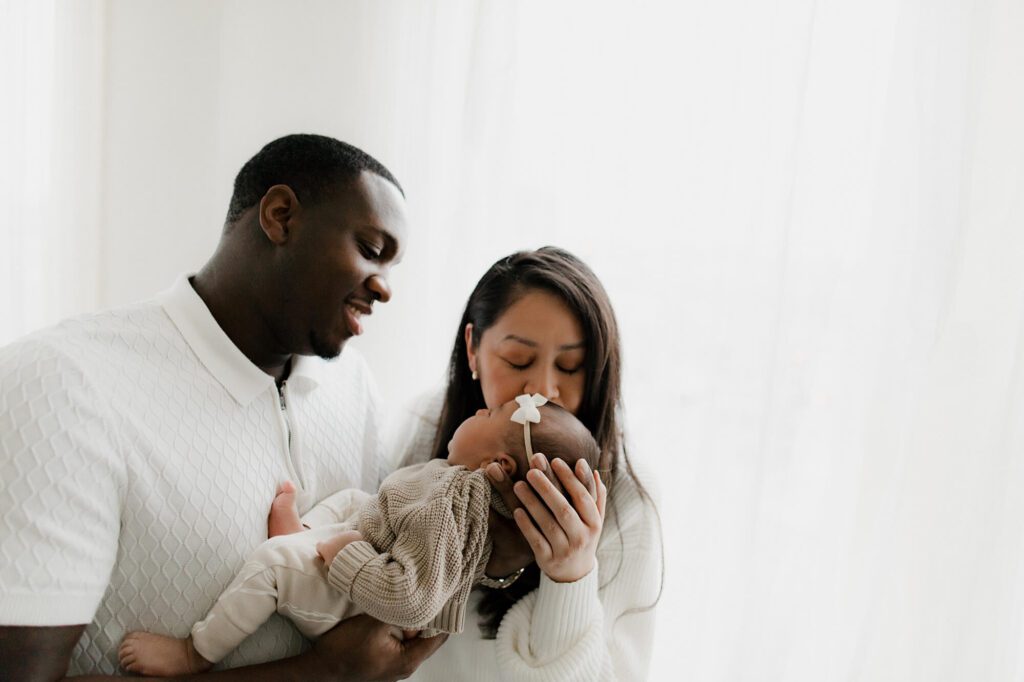 seattle studio lifestyle newborn family photographer